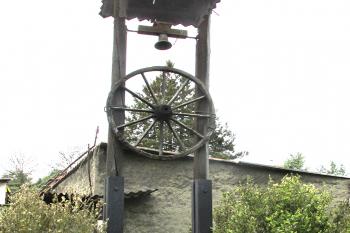 Zvonička v kralupských Mikovicích. (© Pavel Vítek  05/2024)