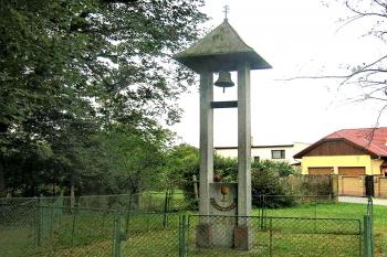 Zvonička ve Veltrubech v okrese Kolín. (© Pavel Vítek  03/2024)