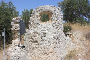 Ruina chrámu Nejsvětější Panny Marie pod hradem (© Luděk Vláčil  07/2024)