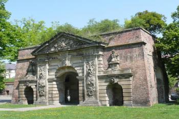 Terezská brána od jihu ( © Jan P. Štěpánek 05/2009)