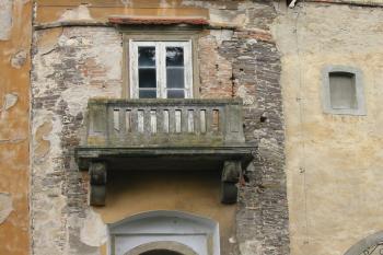 kamenný balkón ve vých.traktu (© D Dohňanský, 10/2014)