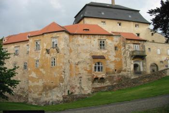 vých.strana zámku (© D Dohňanský, 10/2014)