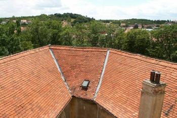 Pohled z mohutného věžovitého paláce ( © Miroslav BITTER 07/2007)
