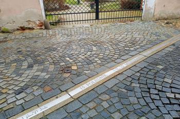 15. poledník v Jindř. Hradci (© ZeM  12/2021)