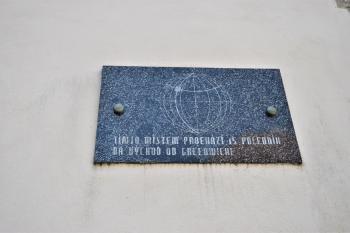 pamětní deska 15. poledníku (© Zuzana Klárová  06/2017)