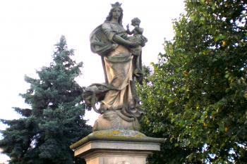 Socha Panny Marie v Českých Heřmanicích u Vysokého Mýta. (© Pavel Vítek 09/2023)