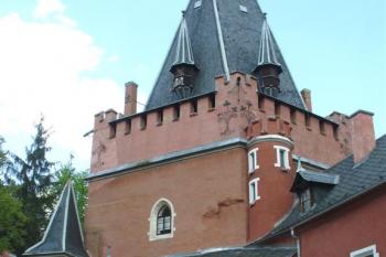 pohled z nádvoří na obytnou vež (© zdeněk komínek, 05/2008)