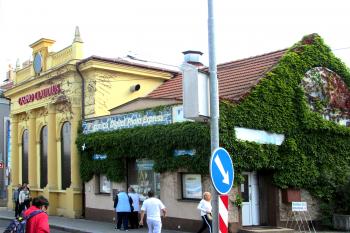 Bývalá tělocvična a kino, nyní kasino, v Kralupech nad Vltavou. (© Pavel Vítek  05/2024)