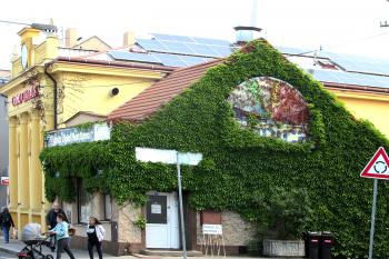 Bývalá tělocvična a kino, nyní kasino, v Kralupech nad Vltavou. (© Pavel Vítek  05/2024)