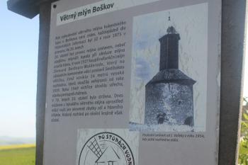 informační cedule u cesty (© Luděk Vláčil 05/2016)