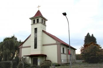 Kostel Nejsvětějšího Srdce Ježíšova ve Velkém Oseku. (© Pavel Vítek 11/2023)