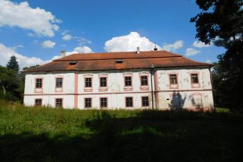 západní průčelí ( © Milan Caha 07/2015)