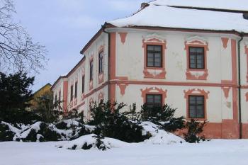 Levé křídlo zámku ( © Pavel Vítek 01/2006)