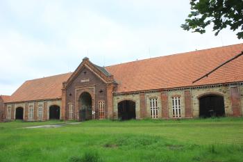 Zámecký hospodářský dvůr (© Luděk Vláčil  08/2024)