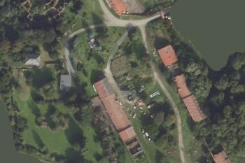 areál zámku a přilehlého zámeckého dvora (zdroj:https://mapy.cz/letecka?so)