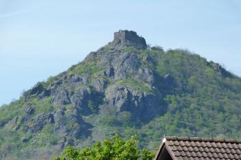 Košťálov - pohled z Třebenic (© František Kinař, 04/2012)