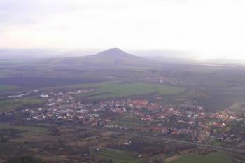 Pohled na Hazmburk (© 12/2006 Petr Lánský)