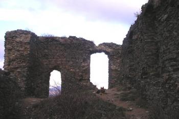 Hrad chátrá dál... (© 12/2006 Petr Lánský)