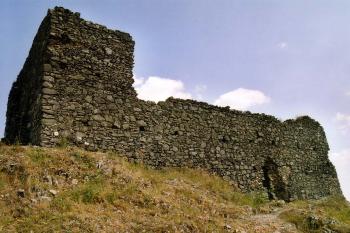 Zřícenina od severozápadu (© Jiří Cukr, 08/2004)