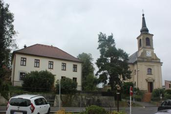 kostel a fara (© Luděk Vláčil  08/2024)