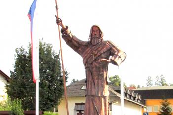 Kovová plastika sv. Prokopa v Dlouhé Třebové u Ústí nad Orlicí. (© Pavel Vítek  09/2024)