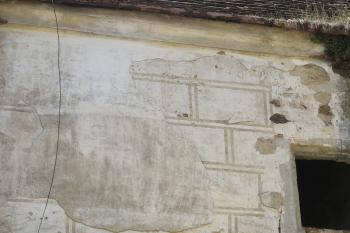 pozůstatek původní sgrafitové výzdoby (© D Dohňanský, 09/2018)