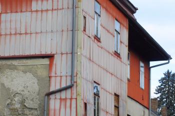 Zde byli záchody, dnes nepoužitelné... (© janhabich06 09/2024)