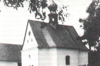 barokní kaple sv. Isidora před r. 1950 (© https://www.lubavia.cz/obce/heroltovice-herlsdorf-4v)