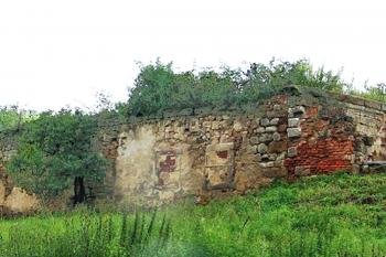 Zříceniny tvrze v Útěchovicích, části obce Hamr na Jezeře. (© Pavel Vítek  09/2024)