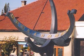 Sluneční hodiny v Košumberku, části města Luže. (© Pavel Vítek  09/2024)