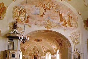 Interiér kostela (2003 ©Jiří Cukr)