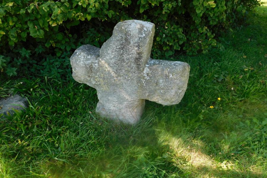 kamenný kříž