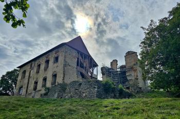 celková pohled na hrad  (© Jan P. Štěpánek  04/2024)