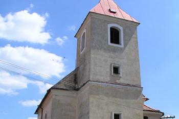 Čelo kostela ( © Roman Řezáč 07/2004)