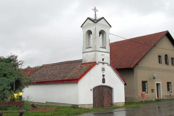 Zvonička v obci Vinary v okrese Ústí nad Orlicí. (© Pavel Vítek  09/2024)