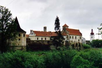 Červená Řečice - zámek, pohled od jihozápadu (© Jiří Cukr 05/2001)