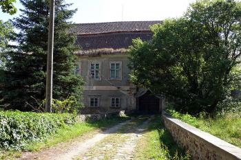 Vstupní průčelí (© Jiří Cukr, 07/2010)