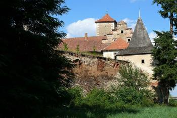 Budovy zámku od západu (© Jiří Cukr, 07/2010)
