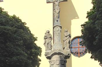 Sousoší Kalvárie před kostelem sv. Jakuba Většího v České Třebové. (© Pavel Vítek  09/2024)