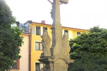 Sousoší Kalvárie před kostelem sv. Jakuba Většího v České Třebové. (© Pavel Vítek  09/2024)