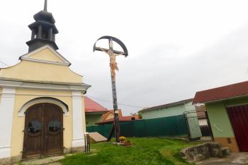 kříž u kaple (© Milan Caha  10/2022)