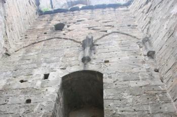 Prostora severně od západního průčelí kostela ( © Ivan Grisa 07/2011)