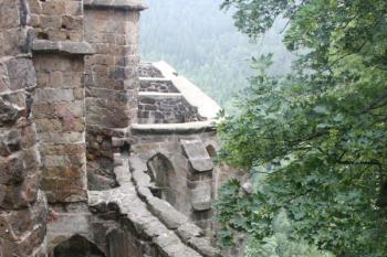 Prostory severně od kostela ze skalní plošiny ( © Ivan Grisa 07/2011)