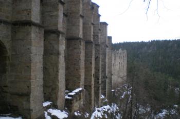 Oybin od kaple k hradu (© Marek Reimann, 04/2015)