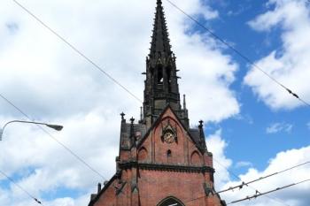 jižní průčelí tzv. Červeného kostela ( © Jan P. Štěpánek 06/2009)