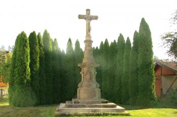 Kříž u kostela sv. Prokopa v Dlouhé Třebové. (© Pavel Vítek  09/2024)