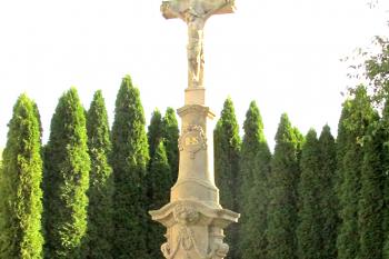 Kříž u kostela sv. Prokopa v Dlouhé Třebové. (© Pavel Vítek  09/2024)