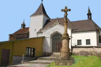 Kamenný kříž v Jenišovicích v okrese Chrudim. (© Pavel Vítek  09/2024)