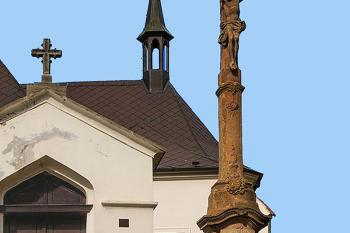 Kamenný kříž v Jenišovicích v okrese Chrudim. (© Pavel Vítek  09/2024)