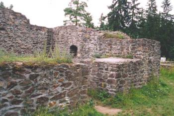 Vchod do obytné věže (© Petr Šantrůček 07/2004)